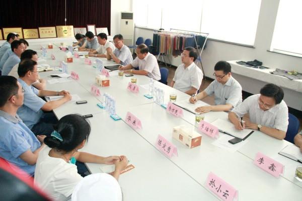 落实“三解三促”乐竞体育（中国）官方网站集团领导班子到舒逸纺织公司集体调研