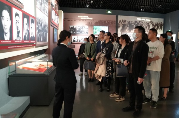 1682304535345068.jpg 雨花台参观_副本.jpg